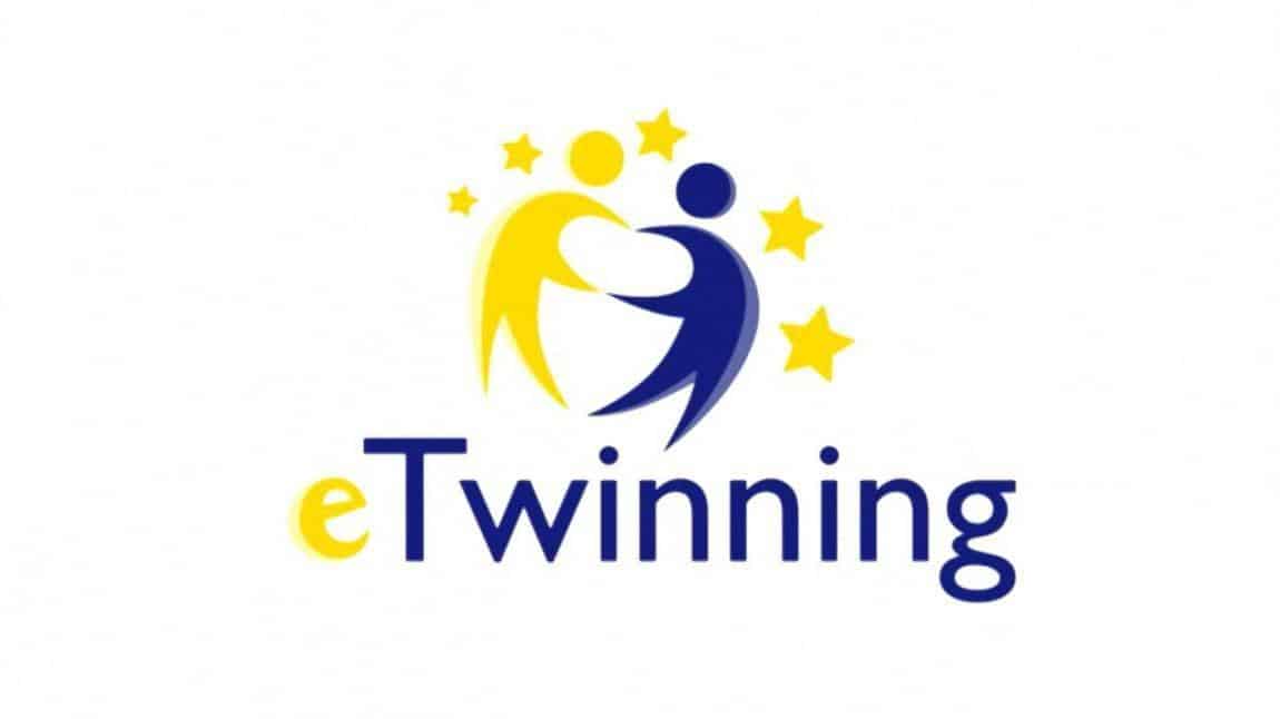 1/İ Sınıfı Öğrencileri eTwinning projelerinin Afiş ve Logosunu Tasarladılar